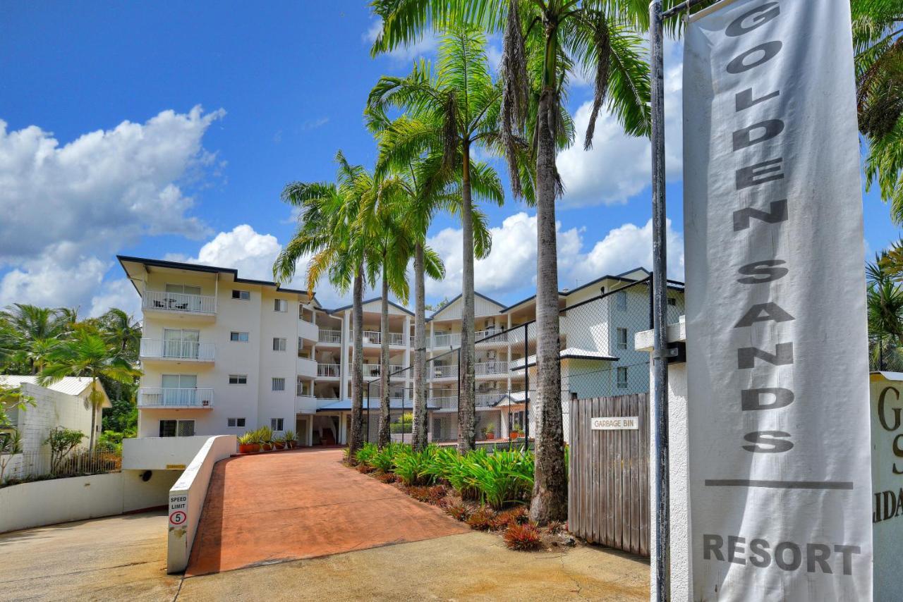 Golden Sands Beachfront Resort Yorkeys Knob Exterior photo